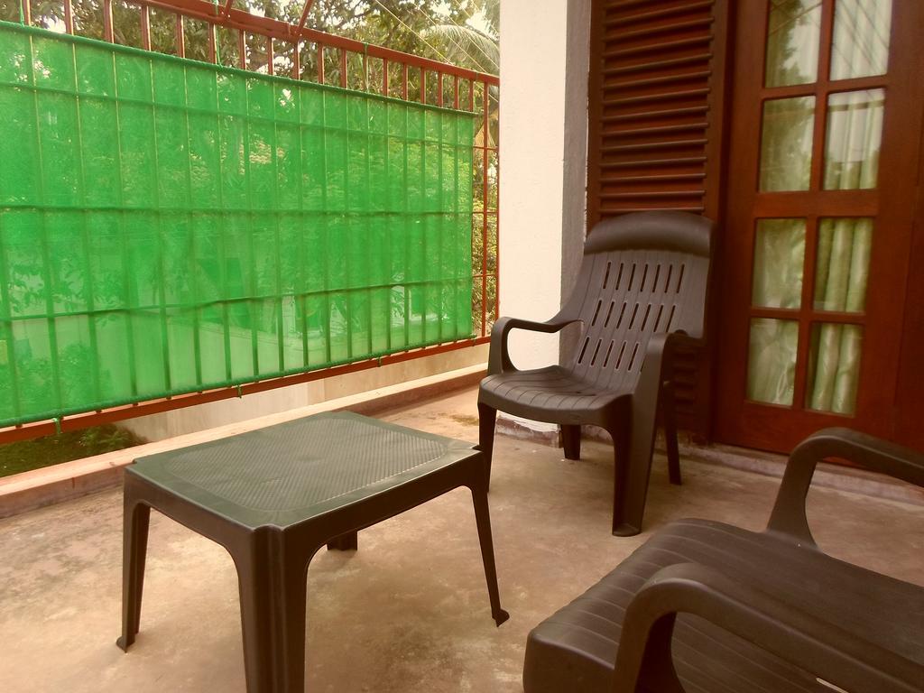 Nilas Guesthouse Hikkaduwa Quarto foto