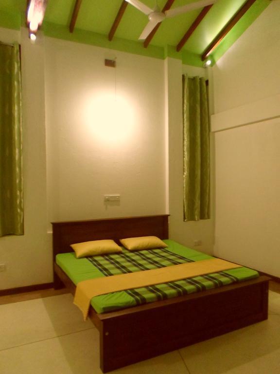 Nilas Guesthouse Hikkaduwa Quarto foto